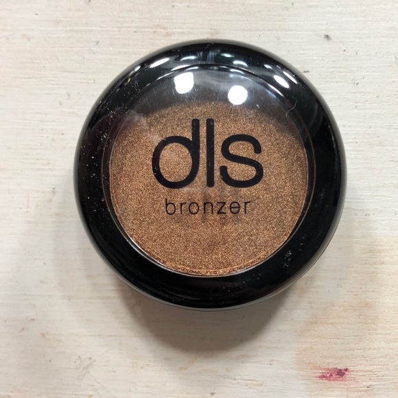 Bronzer - Picture 1 of 2